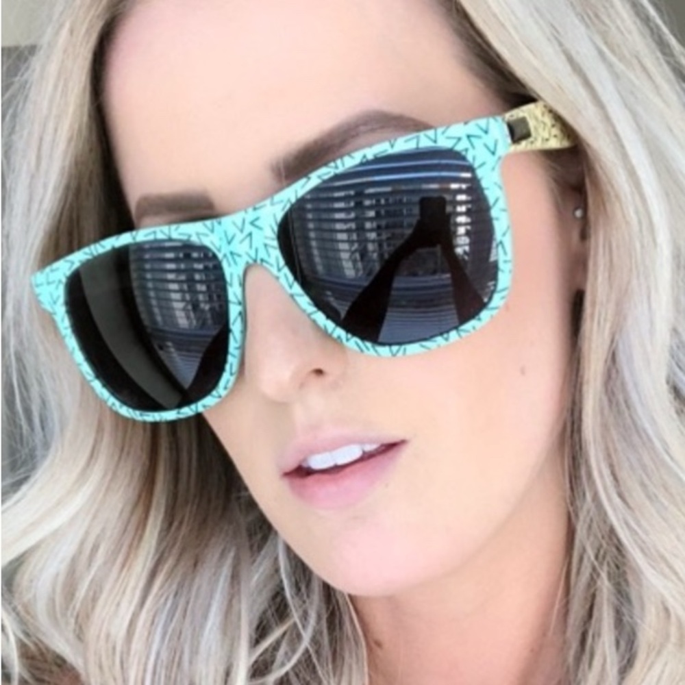 VINTAGE & AWESOME (CRAP EYEWEAR) SUNGLASSES.. #MUSTHAVE  🤩💚🧡💜💙 - Picture 9 of 9